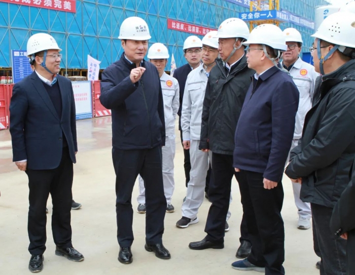 省人大常委會(huì)副主任、省...